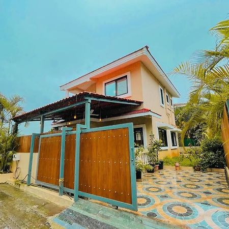 Corner House, Lonavla By Meheru-4 Bhk Villa With Pool Екстер'єр фото