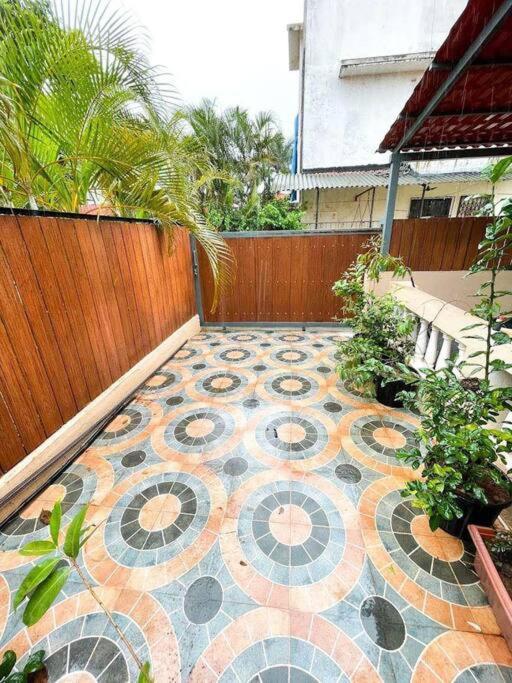 Corner House, Lonavla By Meheru-4 Bhk Villa With Pool Екстер'єр фото
