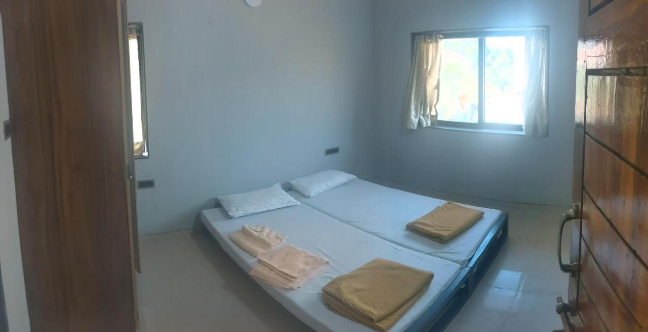 Corner House, Lonavla By Meheru-4 Bhk Villa With Pool Екстер'єр фото